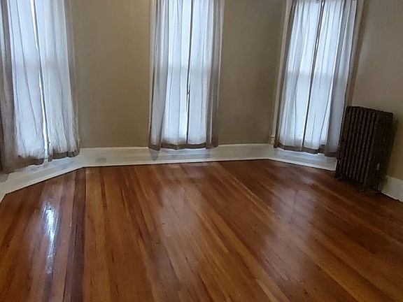 3rd image of 711 W Water St #3