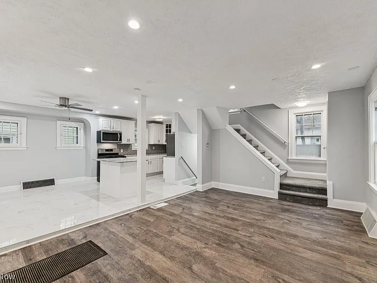 1387 Dietz Ave — Photo 9
