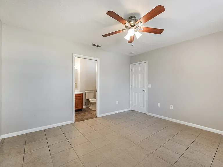 2122 SE 6th Ln — Photo 13