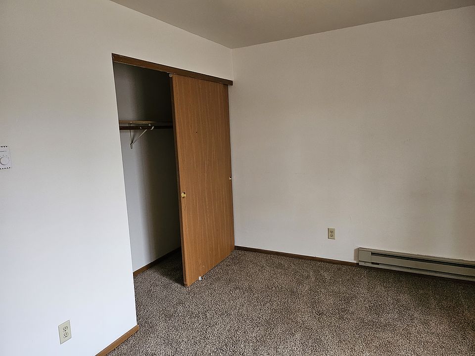 2nd image of 665 Foxtree Cir #7