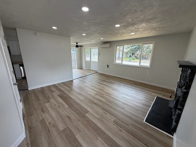 24883 Dunham Ave — Photo 2