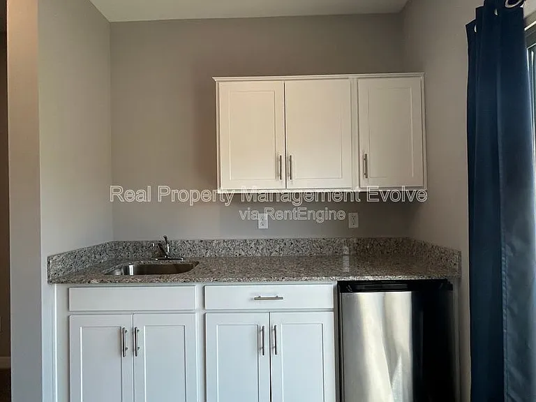 2244 W Laurie Ln — Photo 10