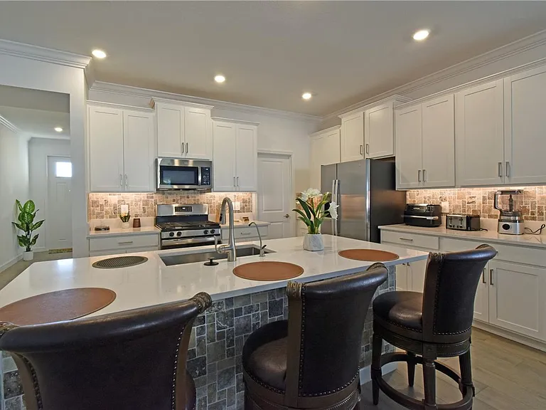 17304 Banded Gold Ln — Photo 13