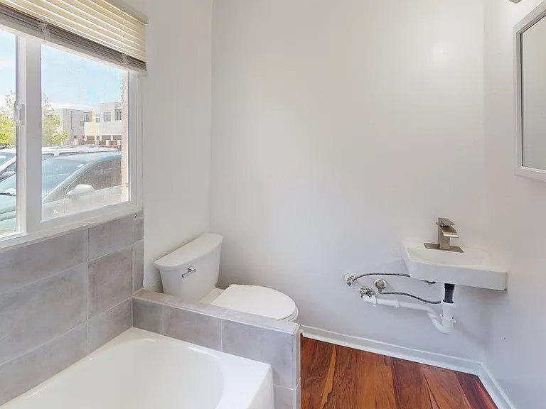 800-Kent-NW-Unit-4-Bathroom_06282026