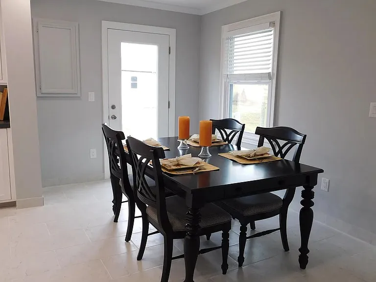 129 Charleston Dr — Photo 3