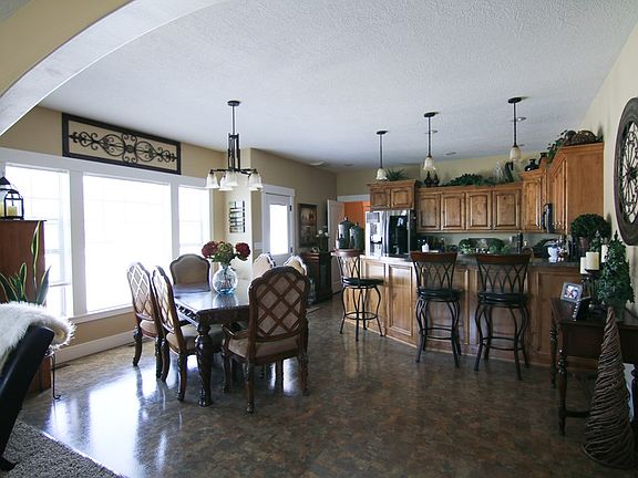 4th image of 700 Carriagegate Ln
