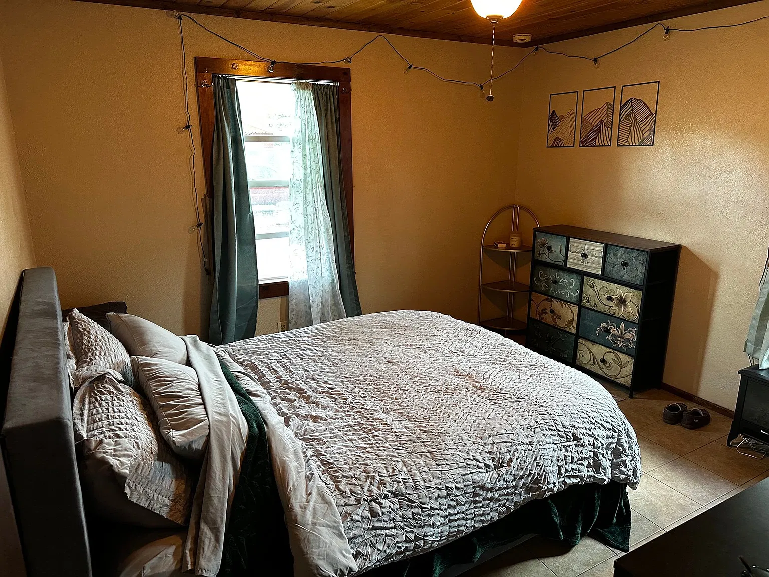 2 bed, 1.0 bath, 800 sqft, $1,900 — Photo 2
