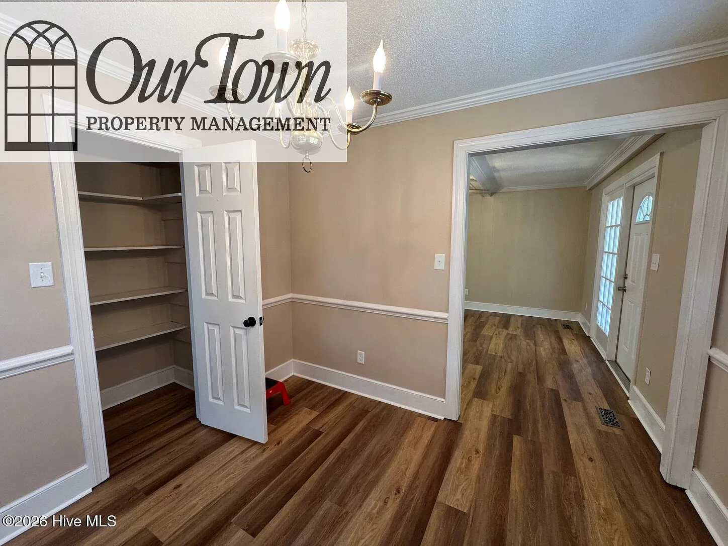 3 bed, 2.0 bath, 1481 sqft, $2,300 — Photo 4