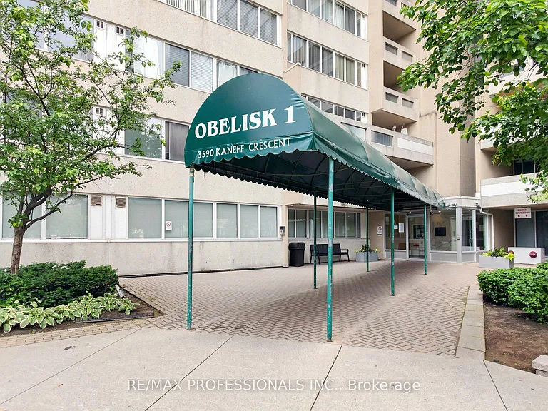3590 Kaneff Cres #313 — Photo 4