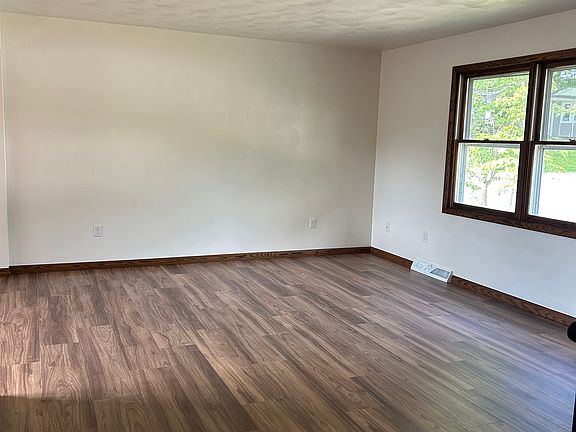 5th image of 4704 Oakland St