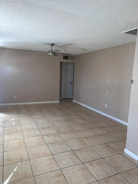 3 bed, 1267 sqft, $1,380 — Photo 2