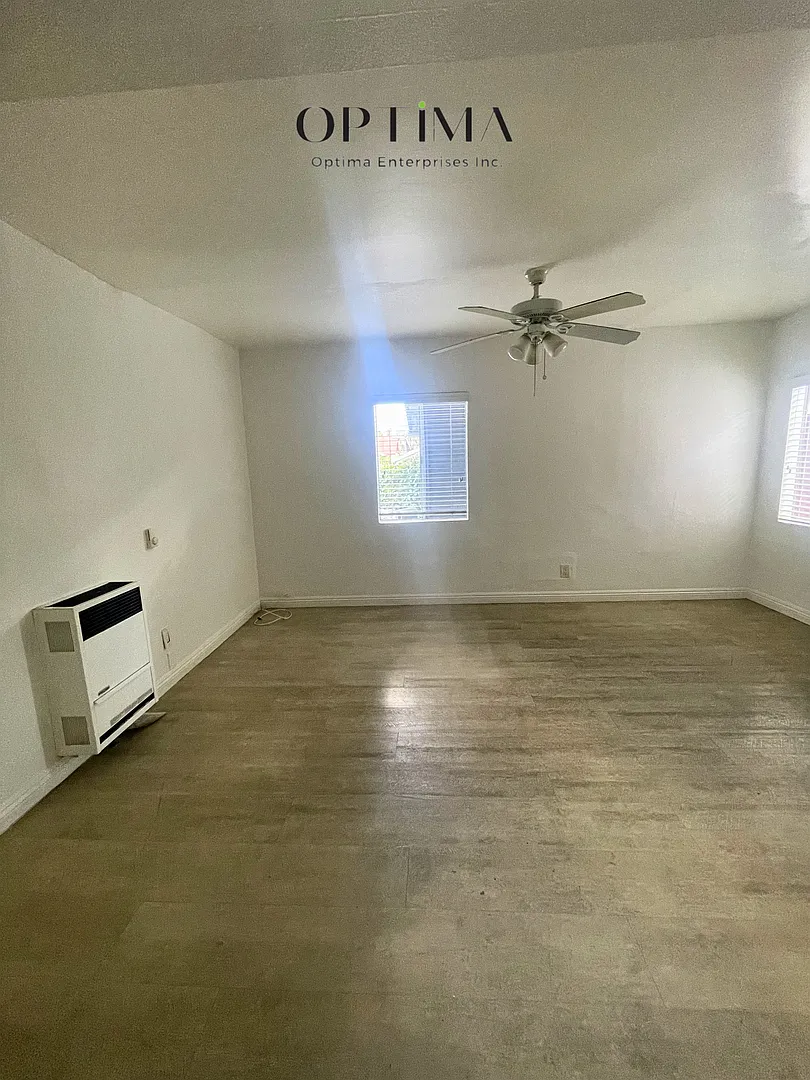 1377 Warren Ave — Photo 2