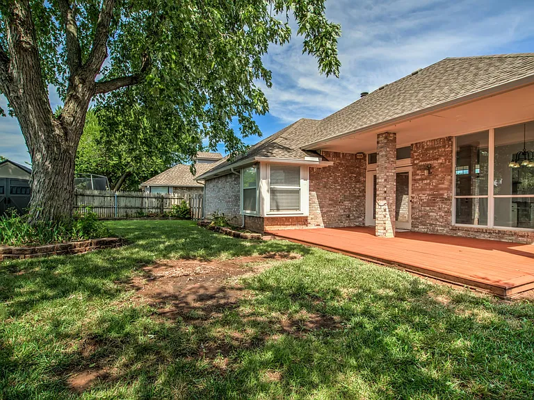 1812 Pebble Creek Blvd — Photo 41