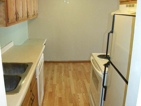 5th image of 616 10th Ave SE APT 203