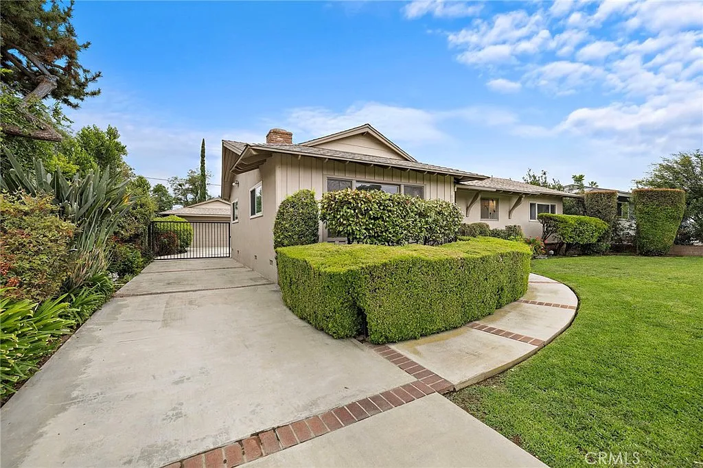 4 bed, 1874 sqft, $4,250 — Photo 3