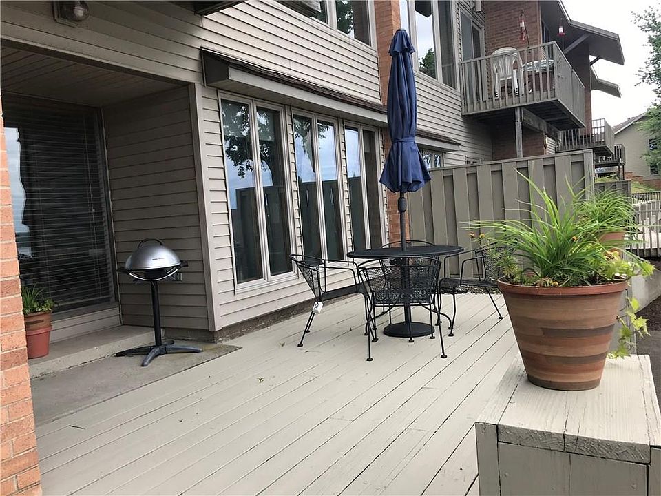 1st image of 32 Seneca Dr