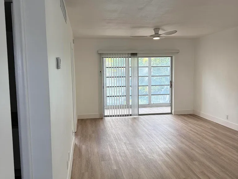 1400 NE 55th St #206 — Photo 10