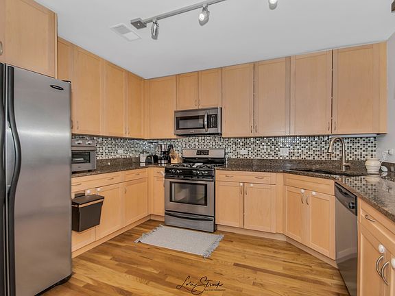 3rd image of 1935 S Archer Ave APT 220