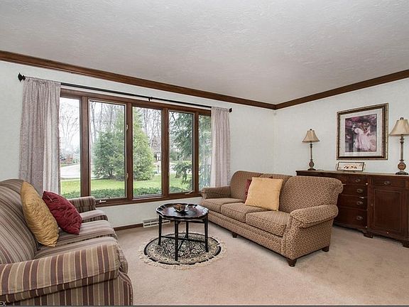 4th image of 440 Locklie Dr