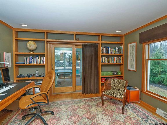 5th image of 6 Bear Brook Ct