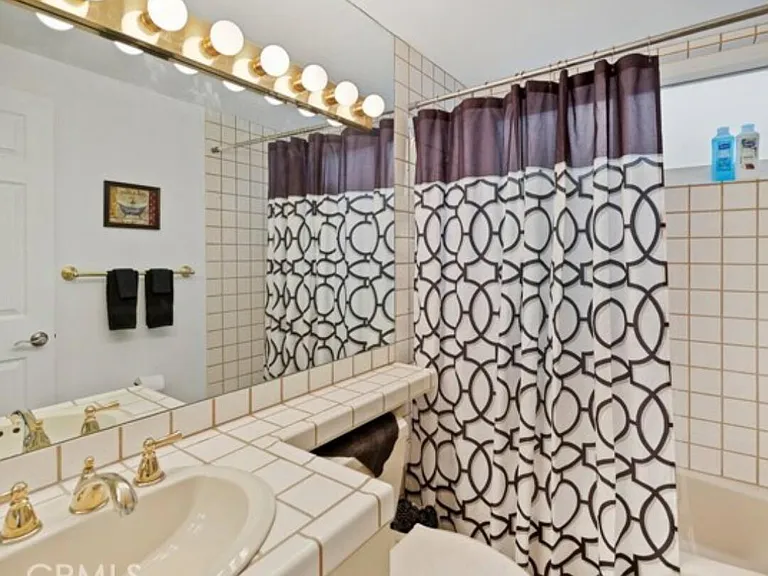 8564 Taft Ct — Photo 22