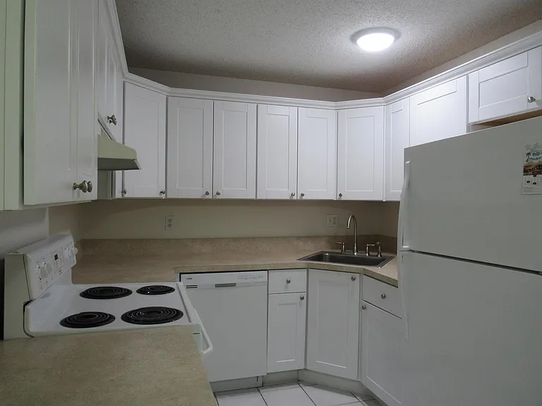 2110 SE Edler Dr — Photo 6
