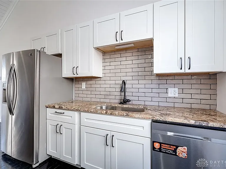 3001 Delaine Ave — Photo 6