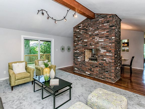3rd image of 10 Fawnridge Ct