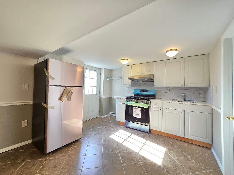 1st image of 364 Peter Ave #1