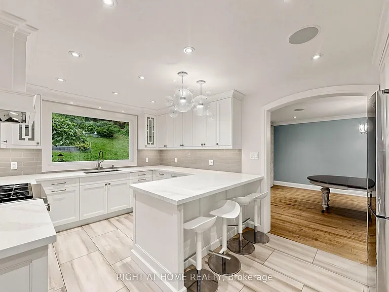 67 Bonnyview Dr — Photo 10