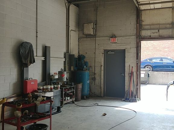 5th image of 677 Bonded Pkwy