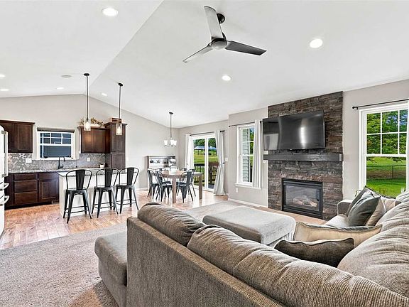 5th image of 214 Cherry Ln