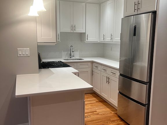 4th image of 125 Fayette Ave #125