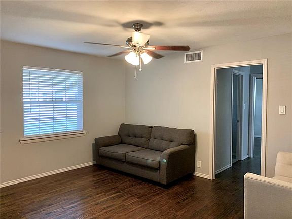 4th image of 2608 Mount View Dr