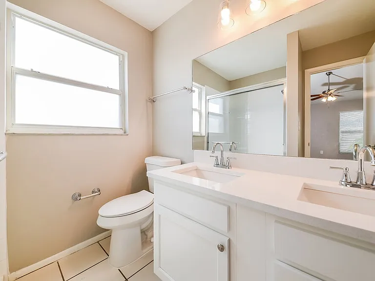605 45th St E — Photo 12