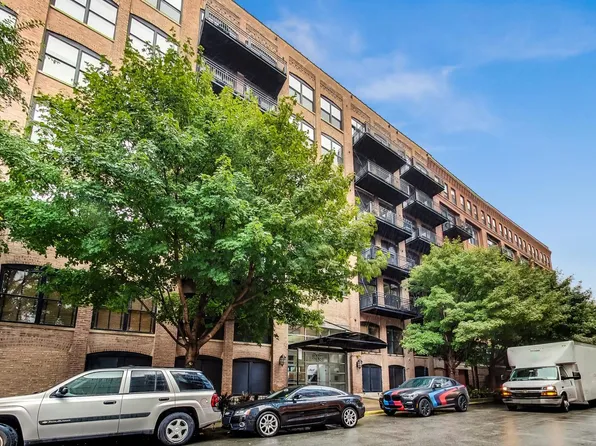 520 W Huron St APT 203, Chicago, IL 60654