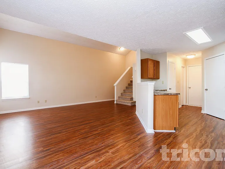 4475 Connaught East Dr — Photo 4