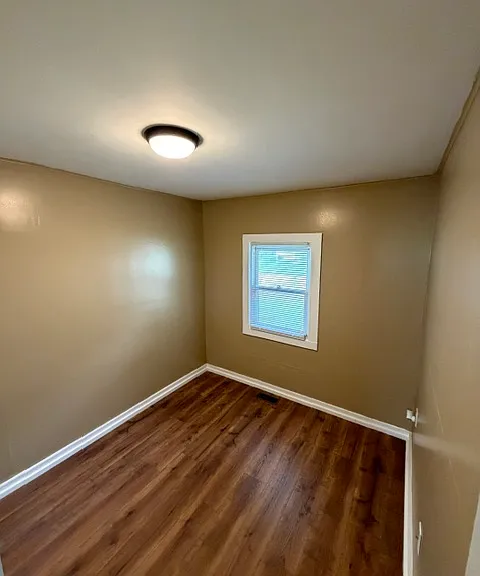 227 N Ross St — Photo 10