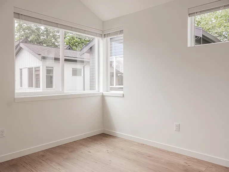 4256 S Willow St — Photo 8