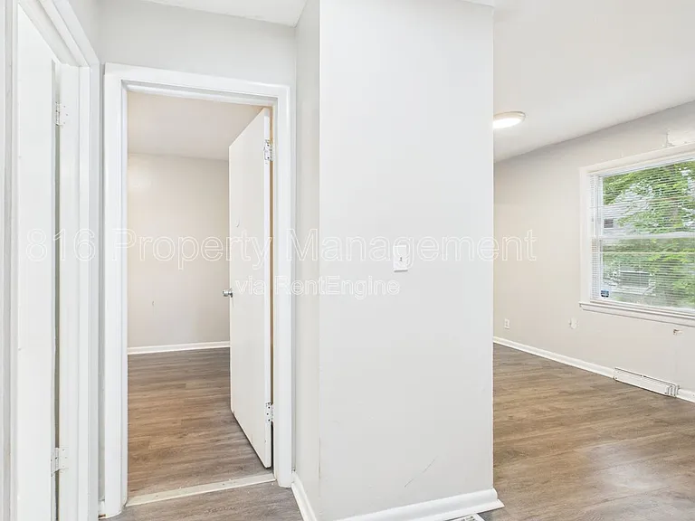 8028 Montgall Ave — Photo 9
