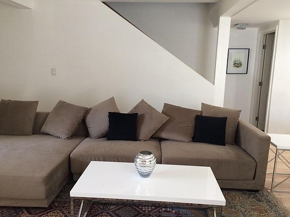 3rd image of 18445 Hatteras St Unit 203