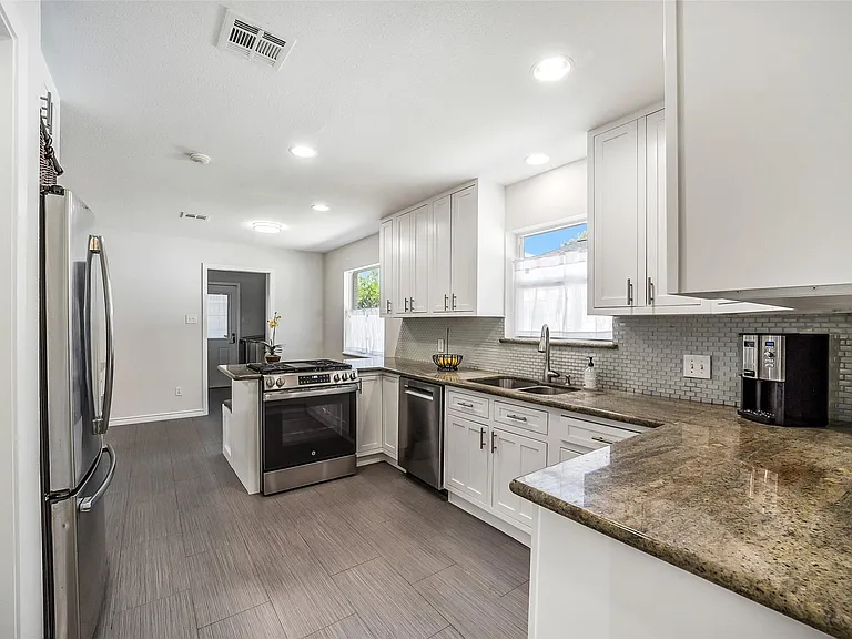 6215 Queensloch Dr — Photo 13