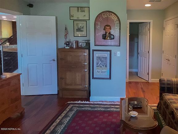 5th image of 2402 Boxwood Ln