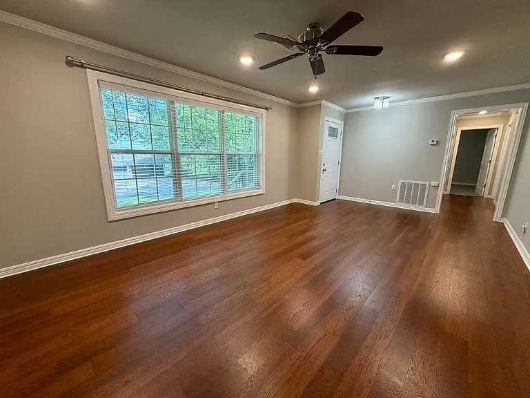 2120 Garner Ln — Photo 5