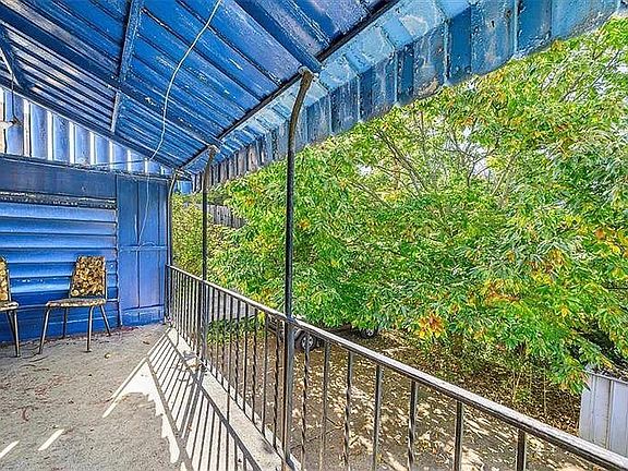 4th image of 1702 Pioneer Ave