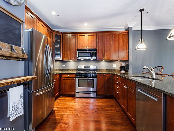 3rd image of 935 Burlington Ave Unit 209