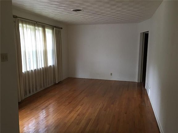 3rd image of 1906 Crestridge Dr