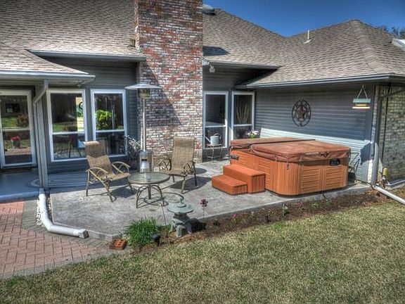 5th image of 6 Creekmere Dr