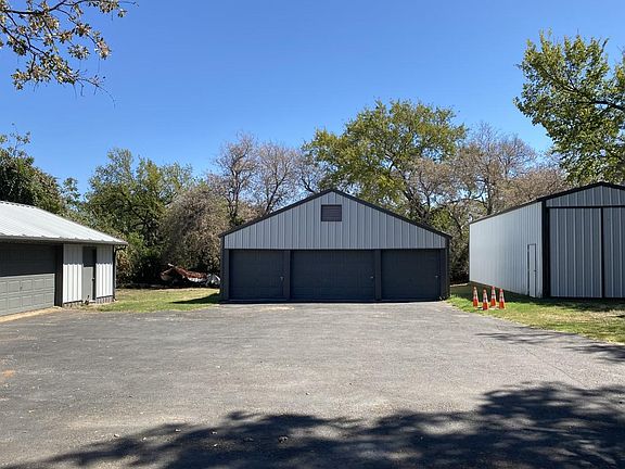 Additional buildings on property not included in lease agreement