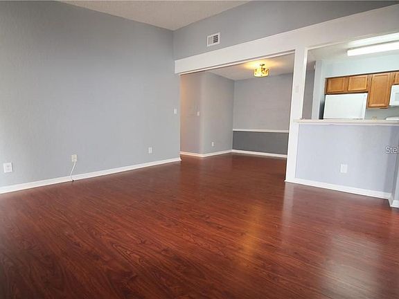 4th image of 2918 Antique Oaks Cir APT 30